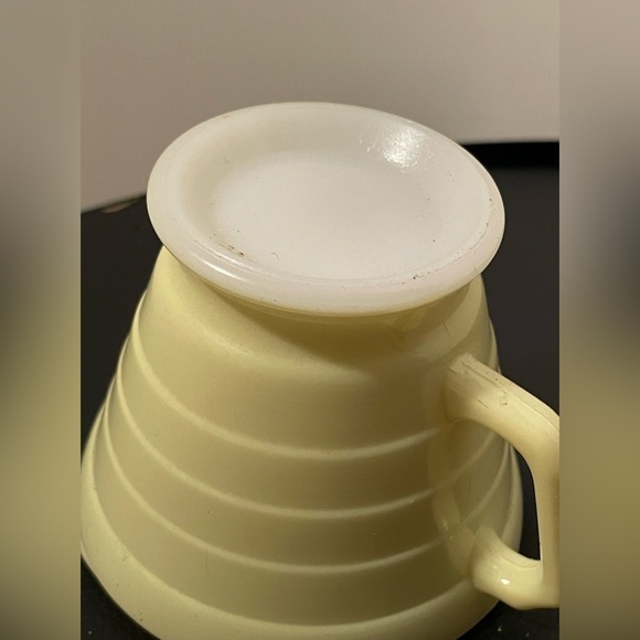 Hazel Atlas Modertone Ribbed Yellow Creamer - Picture 6 of 6